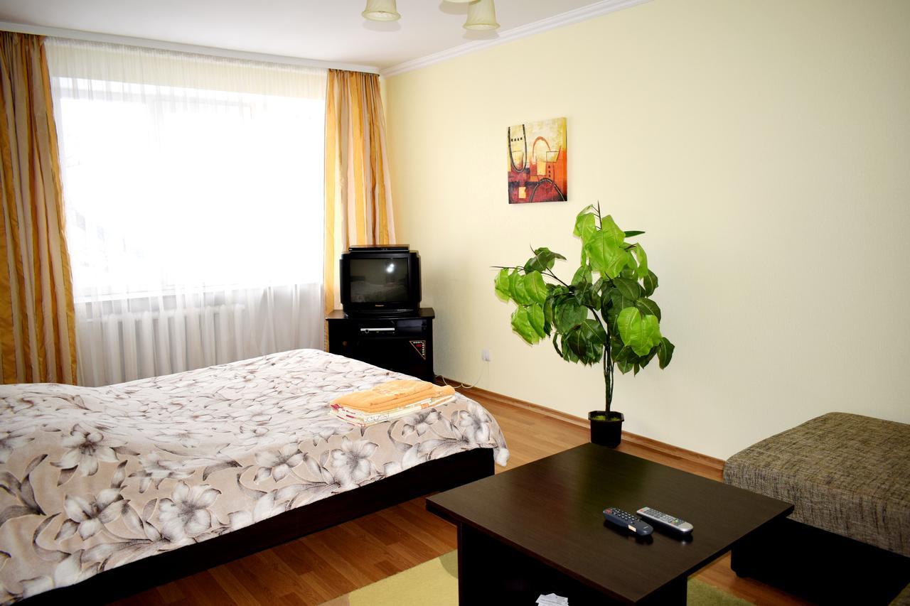 Apartment On Krushelnitskoy 73 Riwne Exterior foto