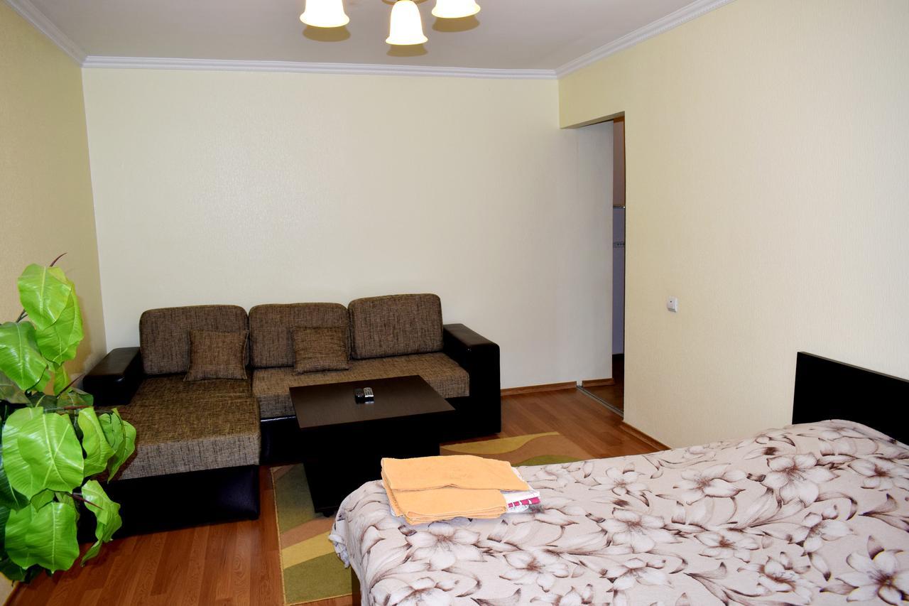Apartment On Krushelnitskoy 73 Riwne Exterior foto